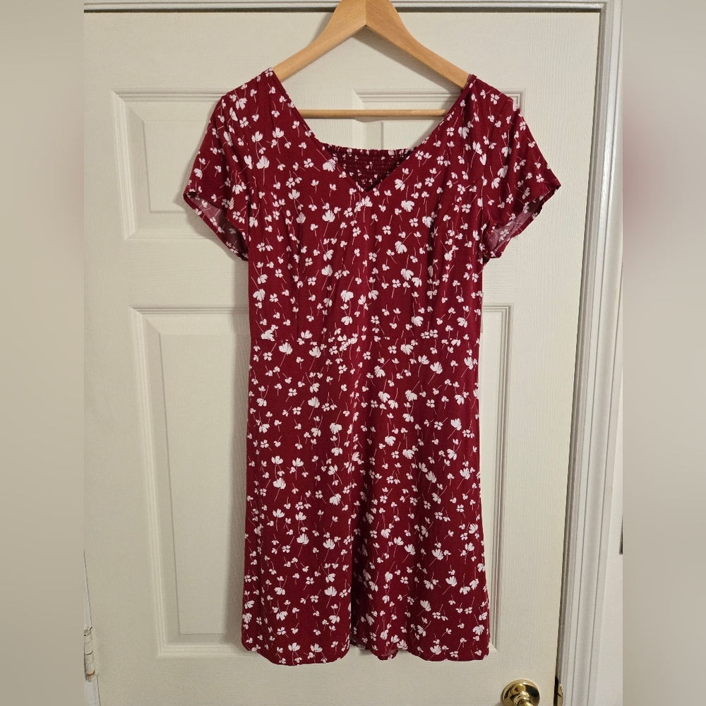 Old Navy Red And White Floral Dress Size Medium NWT